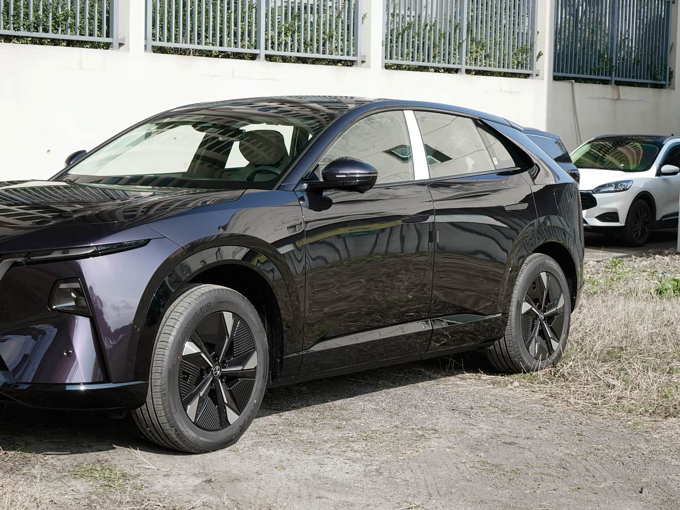 Mazda EZ-60: Perfil lateral del vehículo