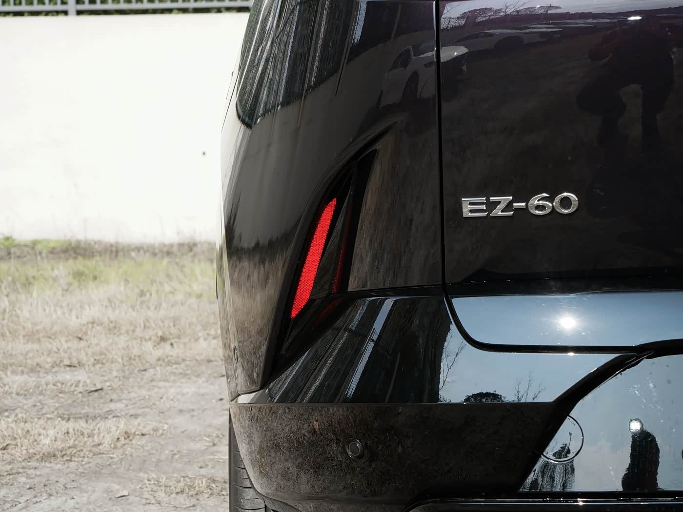Mazda EZ-60: Detalle de la carrocería