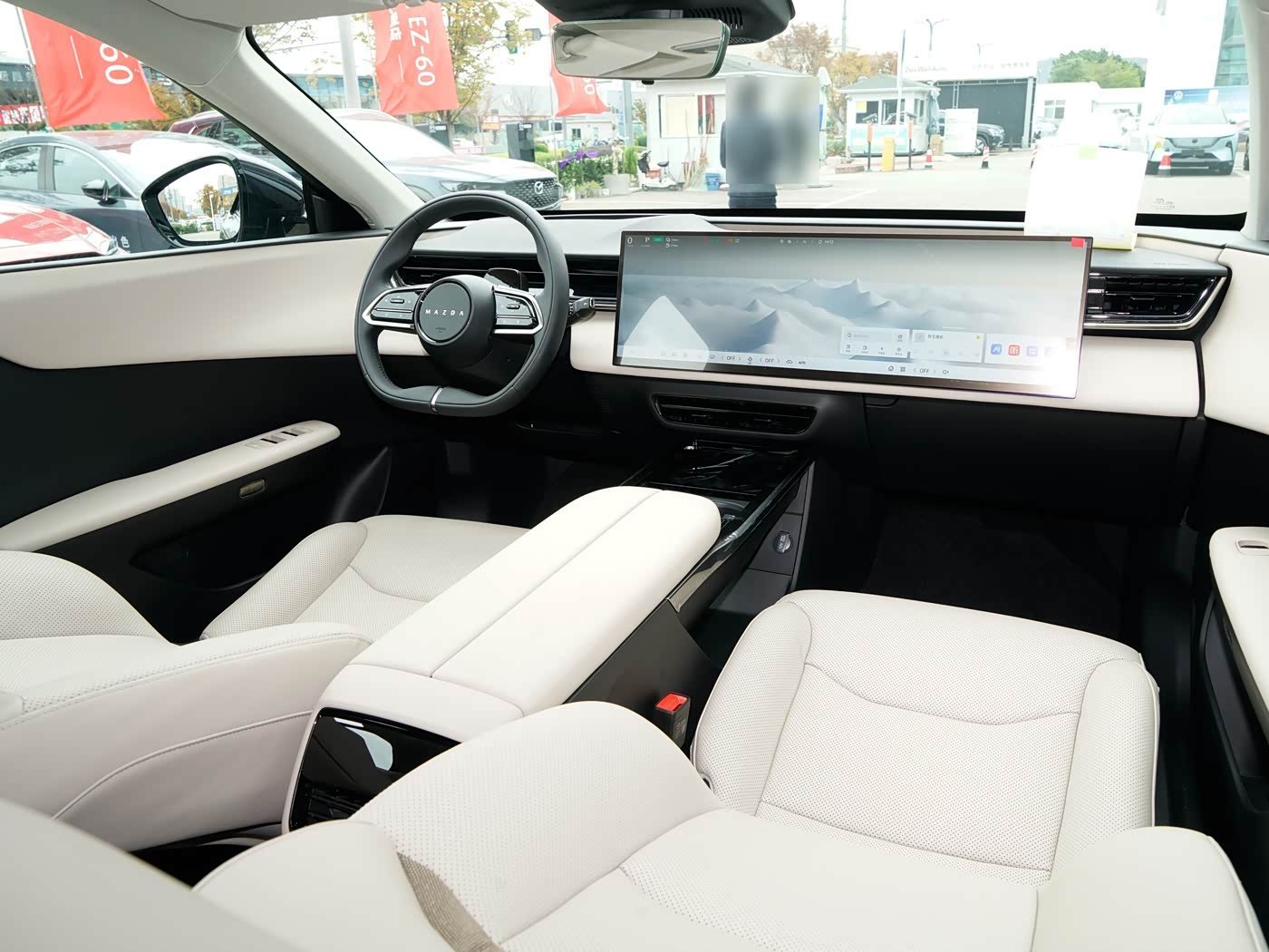 Mazda EZ-60, interior Blanco, foto 12