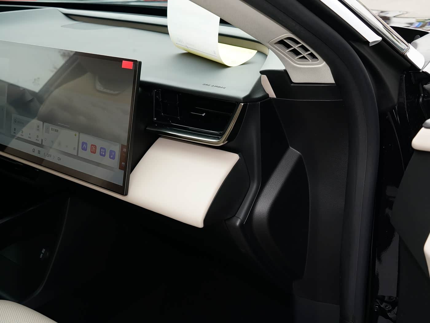 Mazda EZ-60, interior Blanco, foto 13