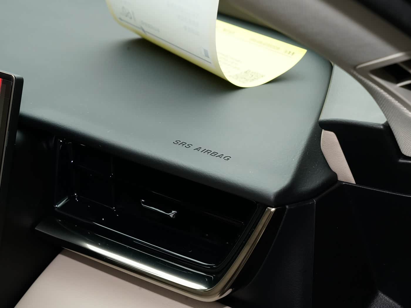 Mazda EZ-60, interior Blanco, foto 14