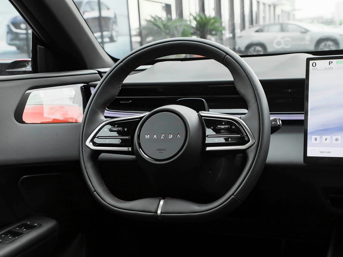 Mazda EZ-60, interior Negro, foto 4