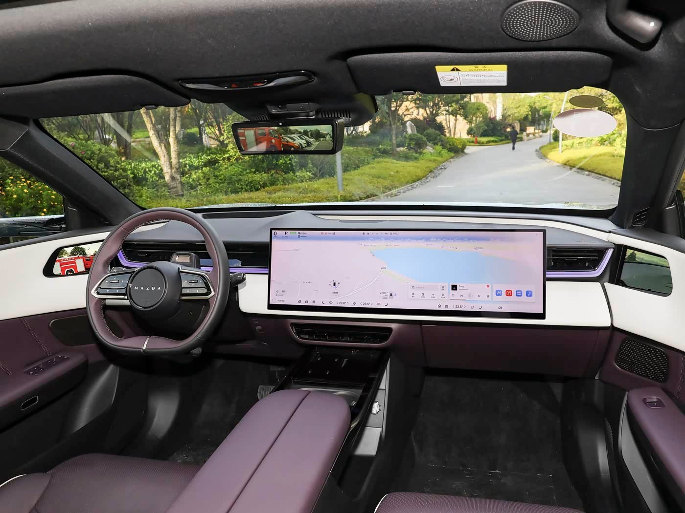 Mazda EZ-60, interior Púrpura, foto 12