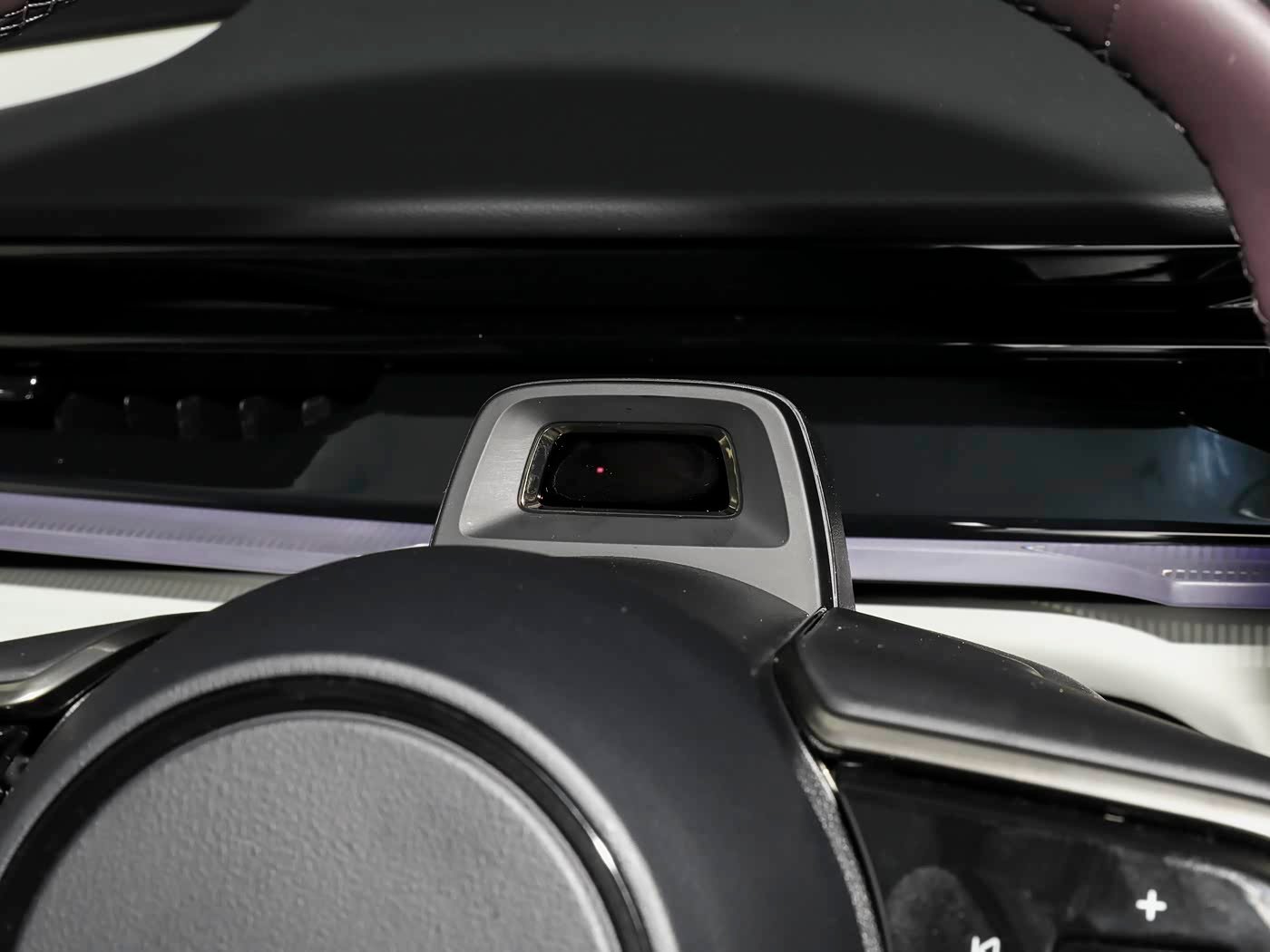 Mazda EZ-60, interior Púrpura, foto 7